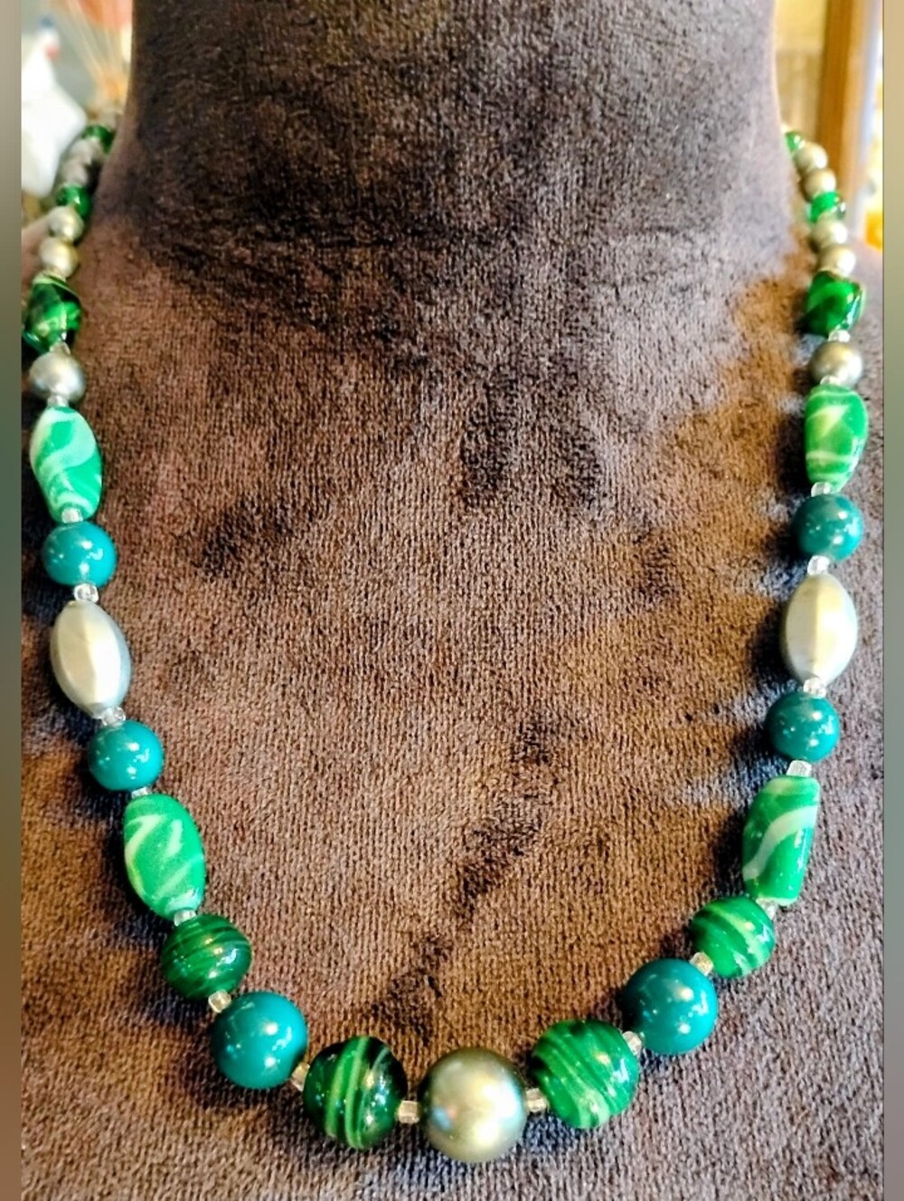 Vintage 50's Green Lucite Beaded Women's Necklace Mad Men Spirit